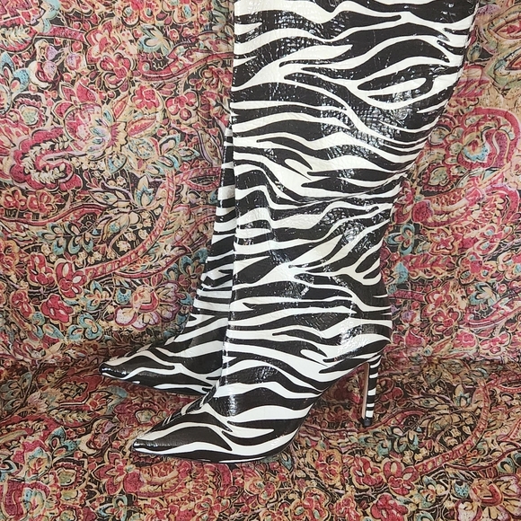 NEW Free People Vicenza Tokyo Zebra Stripe Patent Leather Knee High Heel Boots 7 - Picture 11 of 13